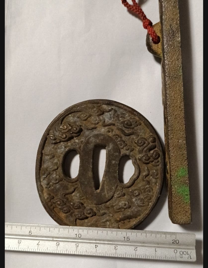 骨董】日本刀 鍔 雲龍図 ＆ 梅紋 文鎮 2点 刀装具 時代物 まとめ売り
