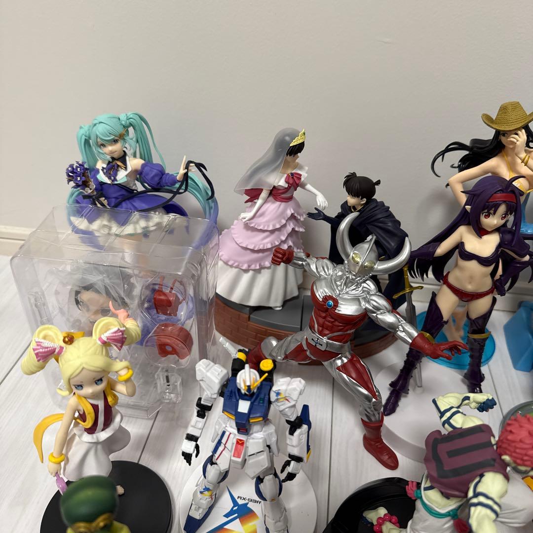 フィギュア30個まとめ売り - メルカリ