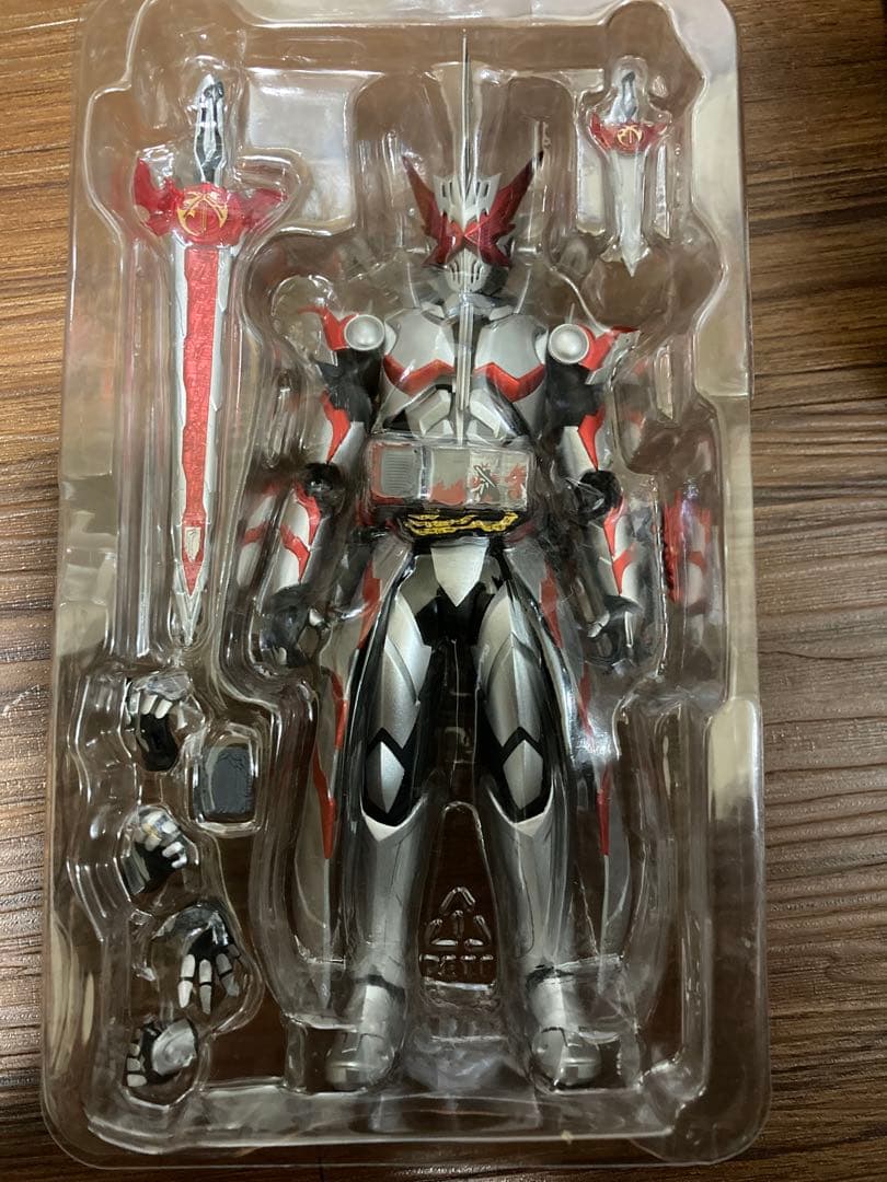 S.H.Figuarts 仮面ライダーセイバー　ドラゴニックナイト