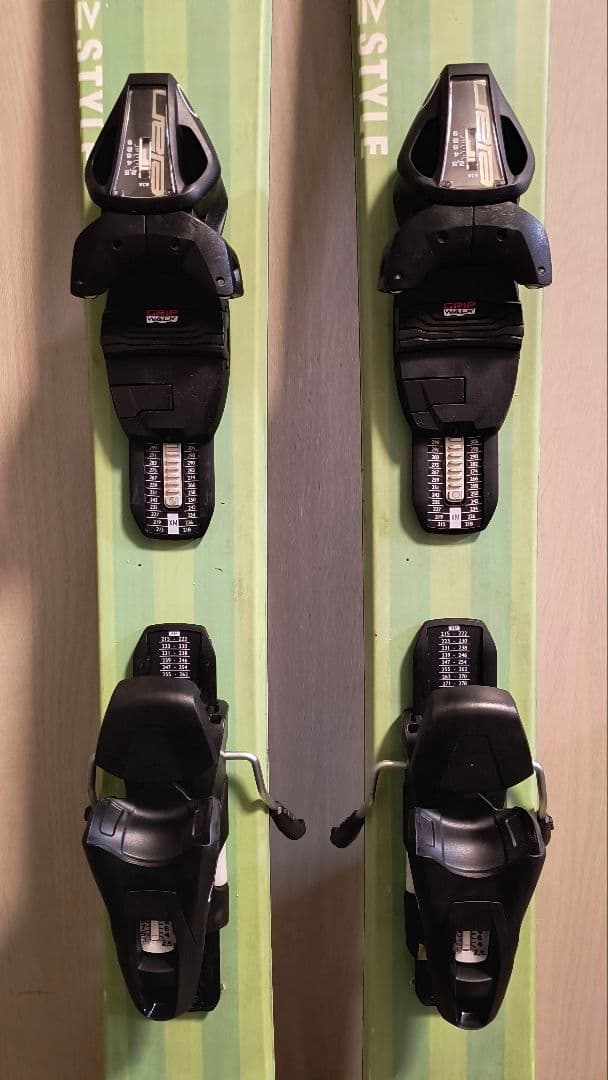 絶版・超美品】ブルーモリス ミスティック 130cm スキーボード