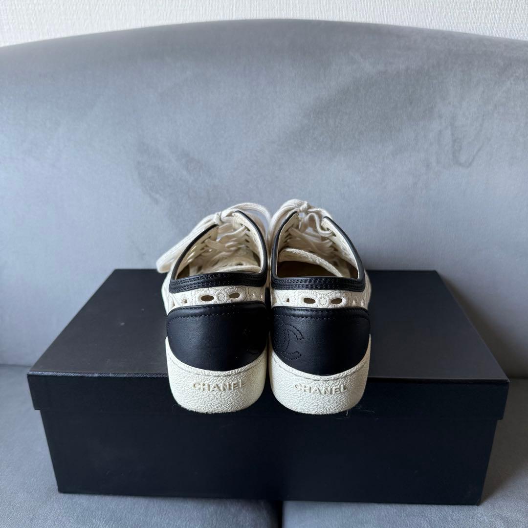 シャネル カメリア スニーカー レース ココマーク アイボリー 22.5cm