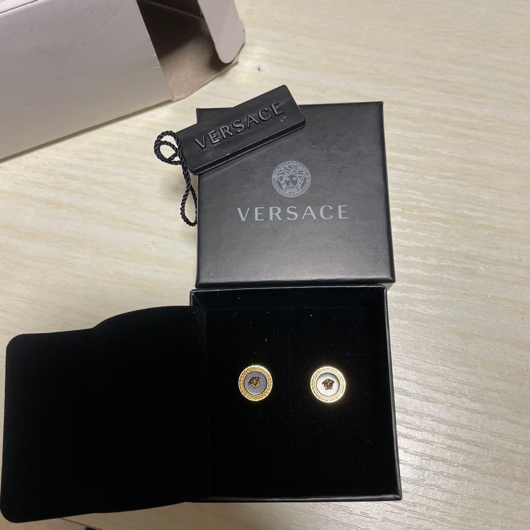 大幅値下げ‼️VERSACE 円形デザイン ピアス(両耳用) 楽天市場】ヴェルサーチ ピアス メデューサ グレカ サークルピアス