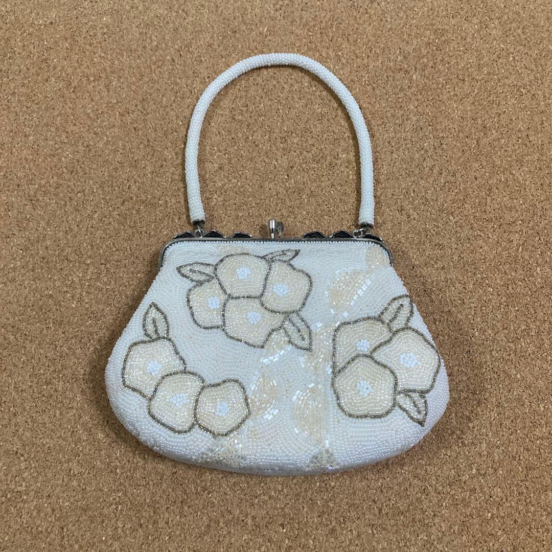 ビーズ バッグ 花柄 白 がま口 レトロ - メルカリ