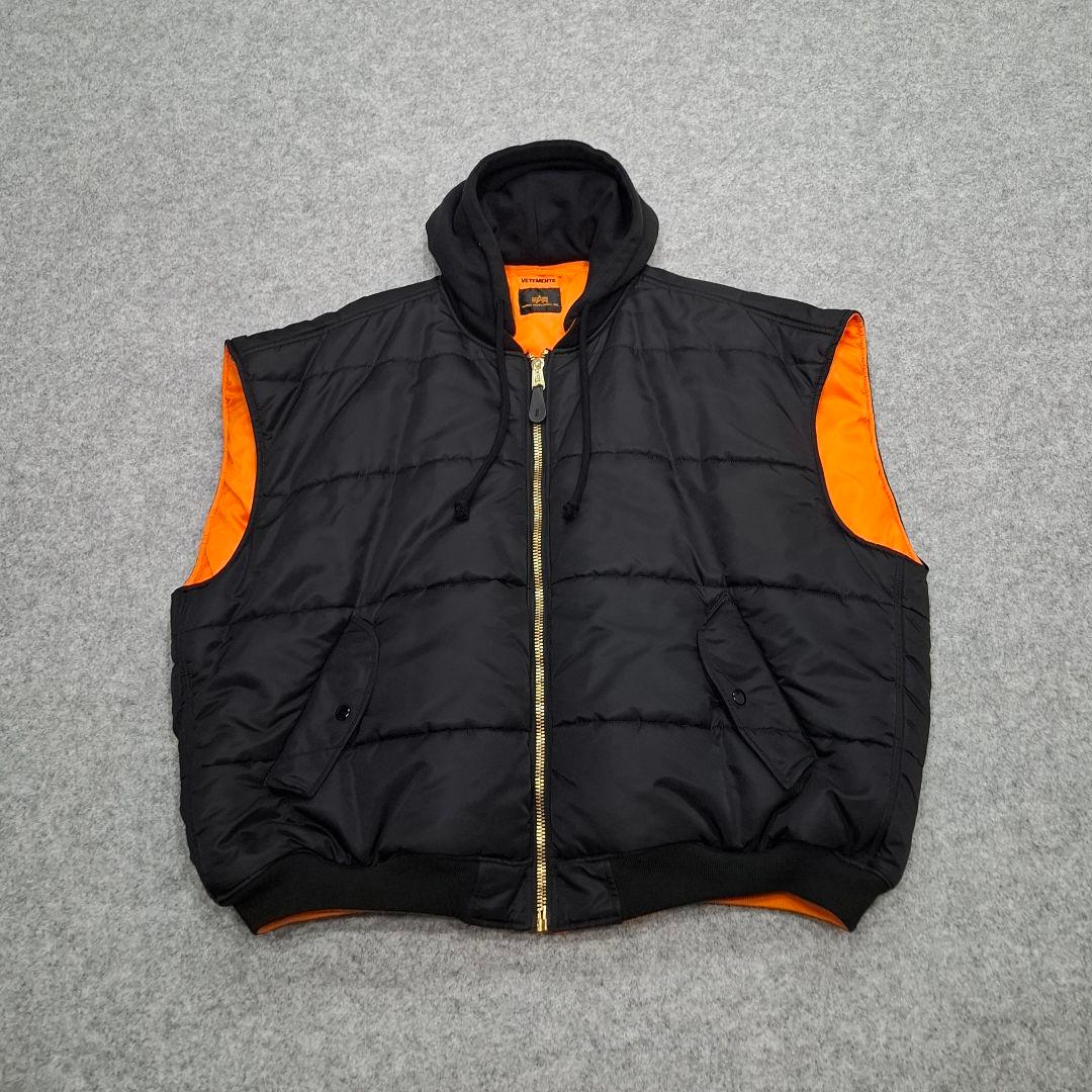 グ*ム様 VETEMENTS 17ss ノースリーブ ボンバージャケット ma- VETEMENTS - 【VETEMENTS】ヴェトモン MA-1 17SS ヘイリービーバー着用