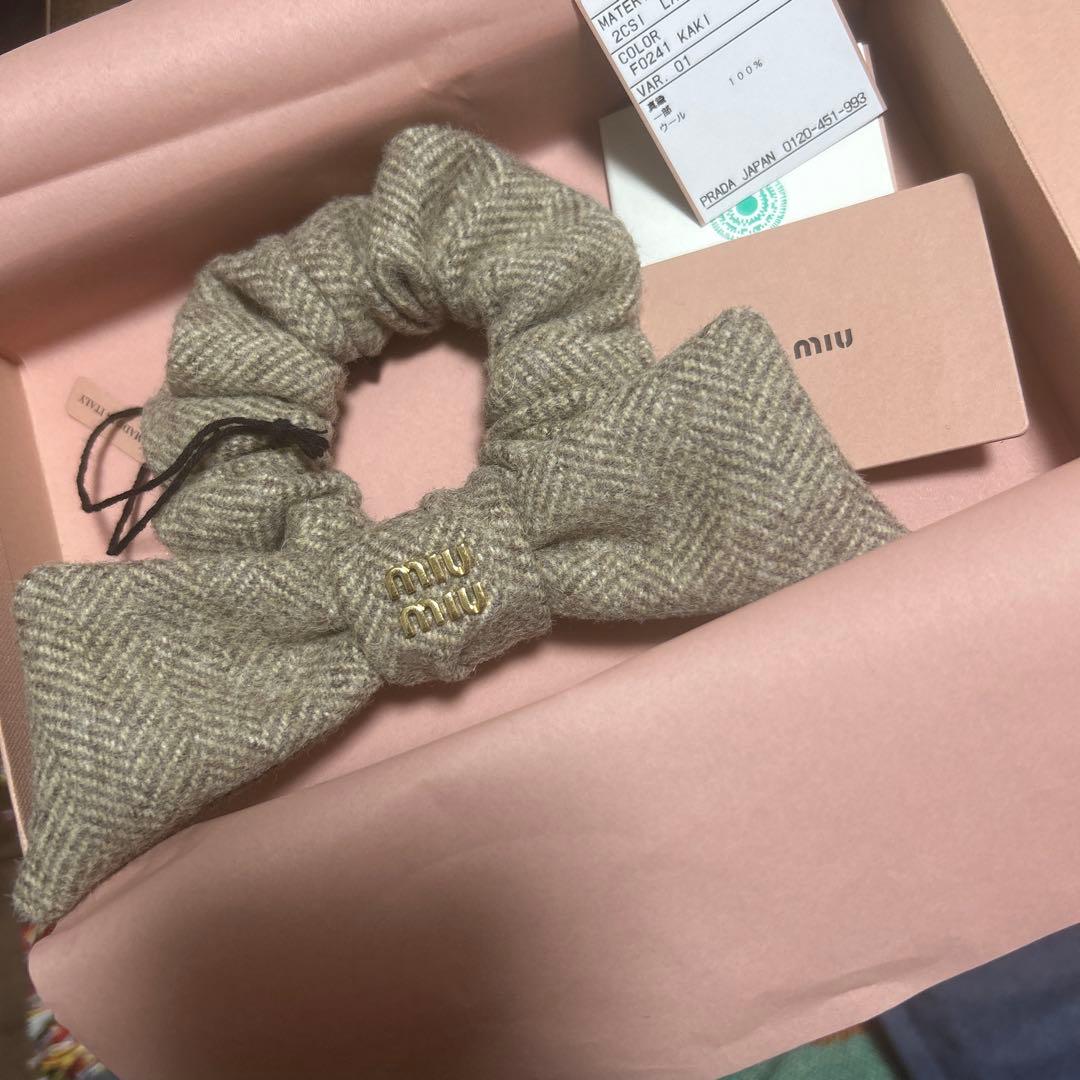 美品 miumiu ミュウミュウ シェブロン ウール リボンシュシュ - メルカリ