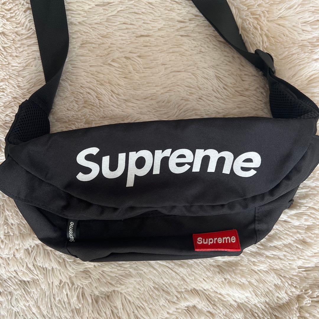 supreme ボディバック 黒 - メルカリ