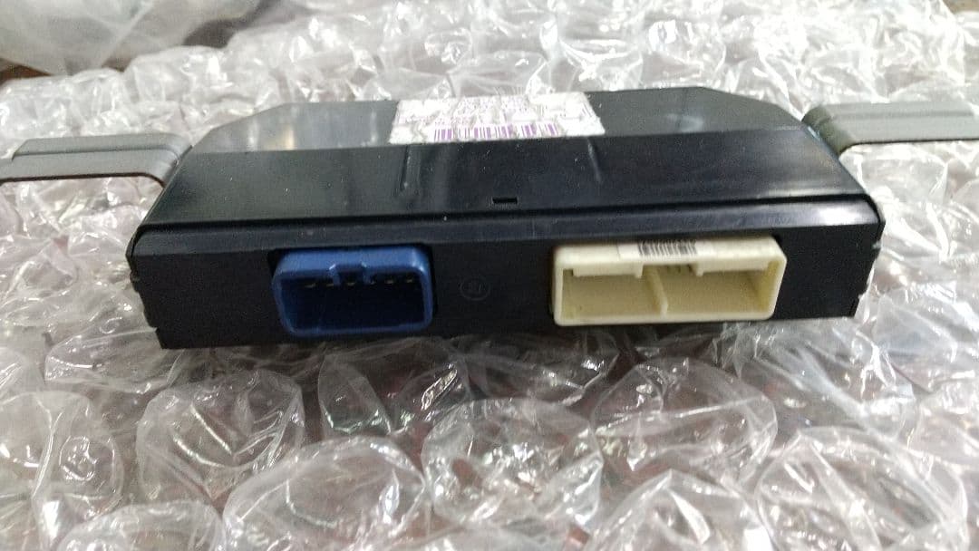 ダイハツ、アトレーの左側 純正電動 パワースライドモーターと