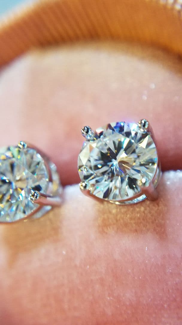 はゆ！最高級モアサナイト　各2カラット　シンプルピアス ピアス レディース スタッドピアス モアサナイト 2ct シンプル 一粒