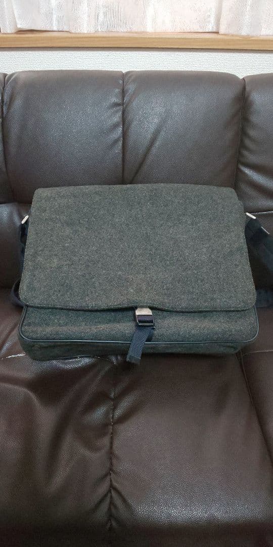 PRADA グレー メッセンジャーバッグ 本物 プラダ PRADA ナイロン ショルダーバッグ メッセンジャーバッグ