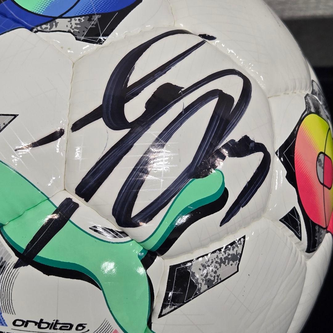 PUMAforANAシリーズ三笘薫サイン入りサッカーボール抽選当選品激レア