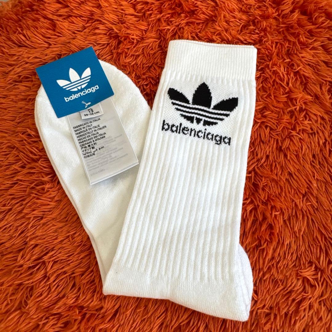 お値下げ　新品　バレンシアガ アディダス コラボ ソックス 靴下　ホワイト　XL BALENCIAGA×adidas adidas コラボ ロゴ ロング ソックス 靴下 くつ下