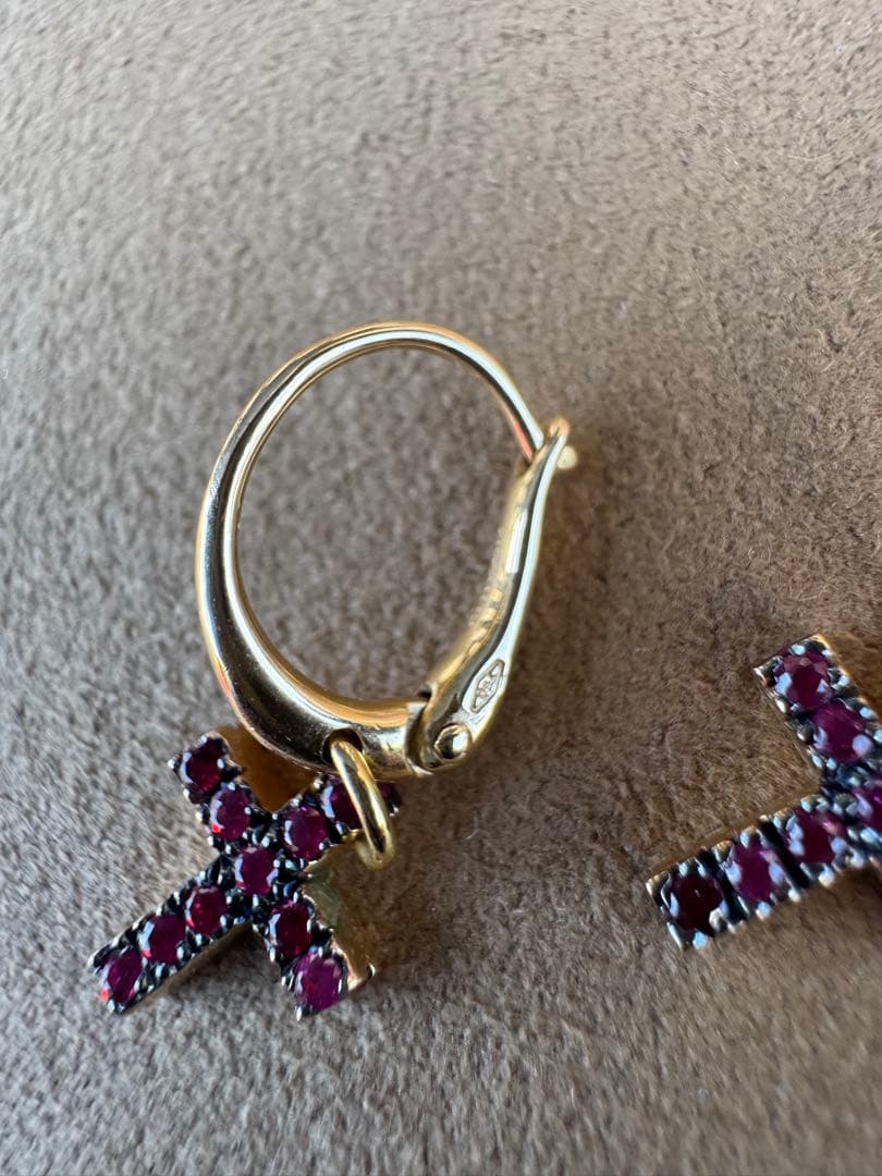 Uno様 ポメラート グローリー クロス ピアス - メルカリ