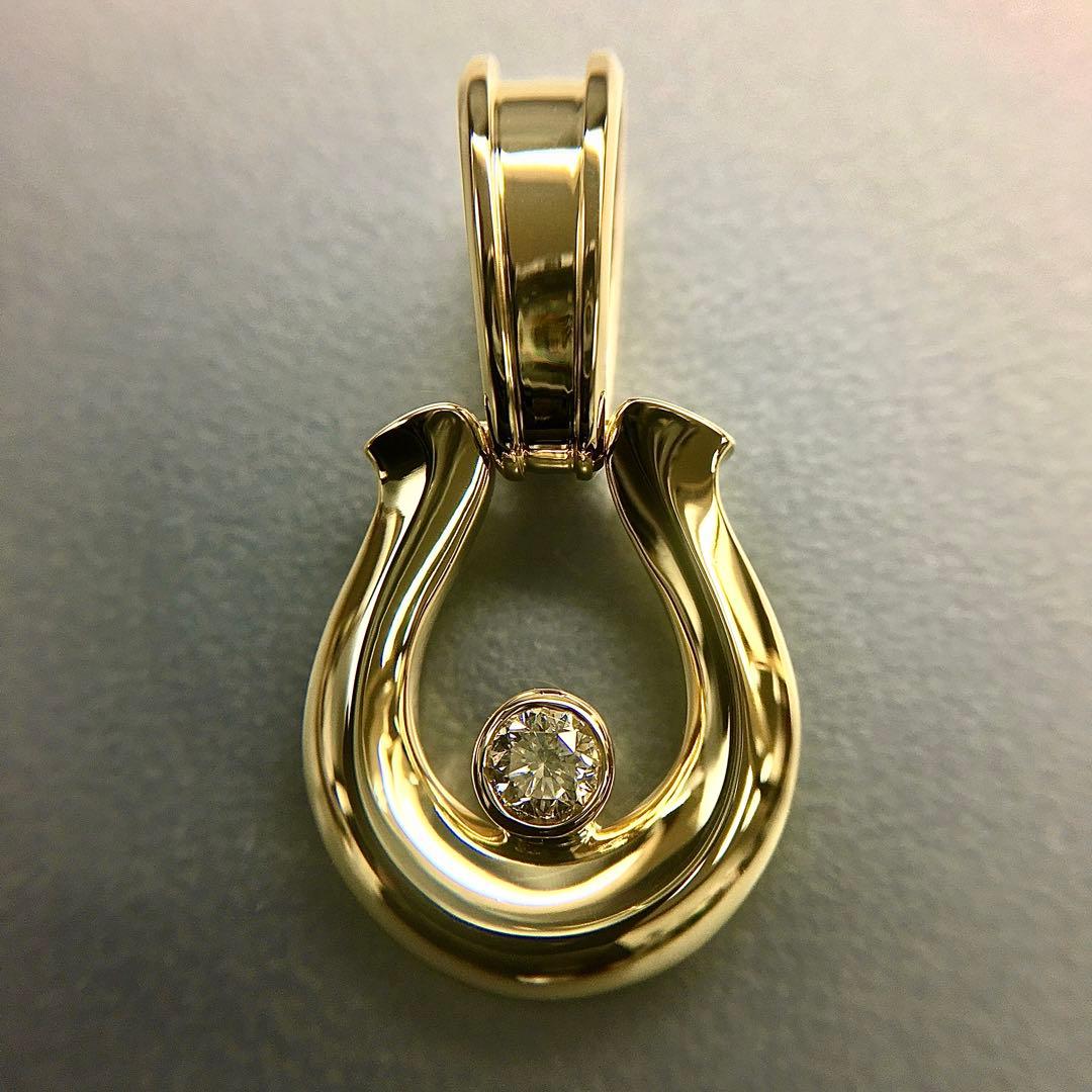 ポテト様の専用ページ　　　K18 馬蹄《M》中央ダイヤ付ペンダントトップ