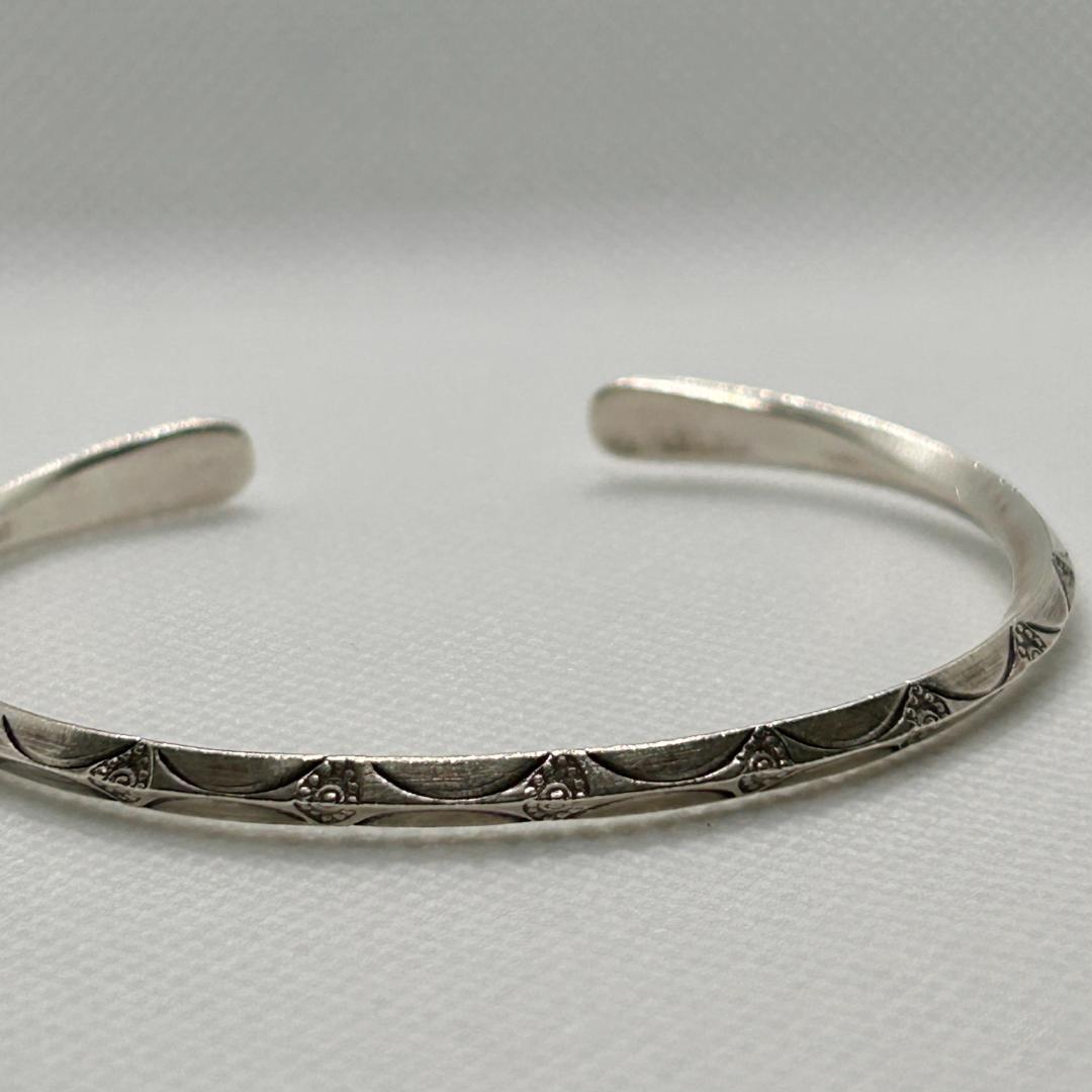 新品】カレンシルバー バングル タイ北部 カレン族 ハンドメイドg12