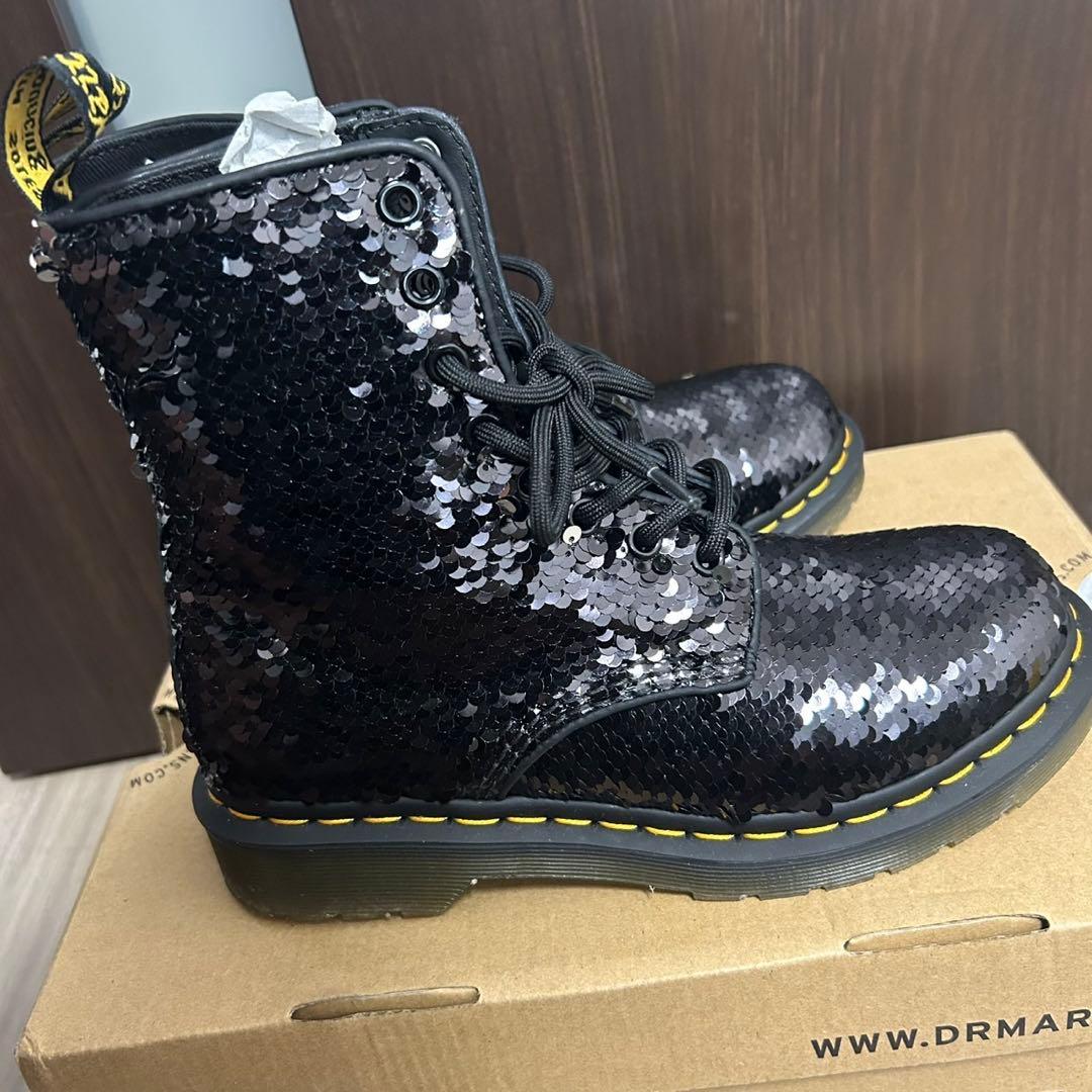 【きゅーぴっと！】 新品未使用 スパンコール 8ホールブーツ Belle＆Sofa（ベルアンドソファ） 編み上げ ブーツ クイックリリース