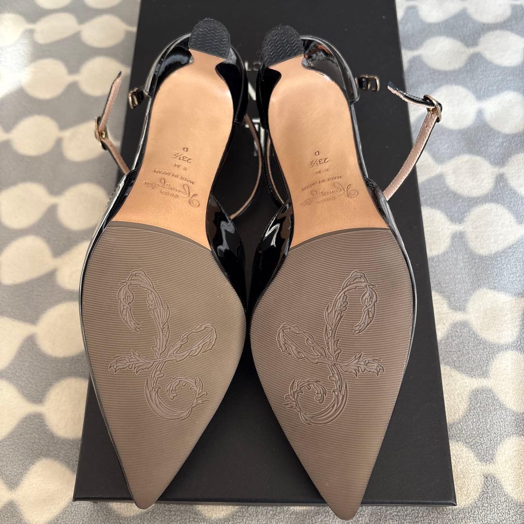 ブラックエナメルポインテッドトゥパンプス - メルカリ