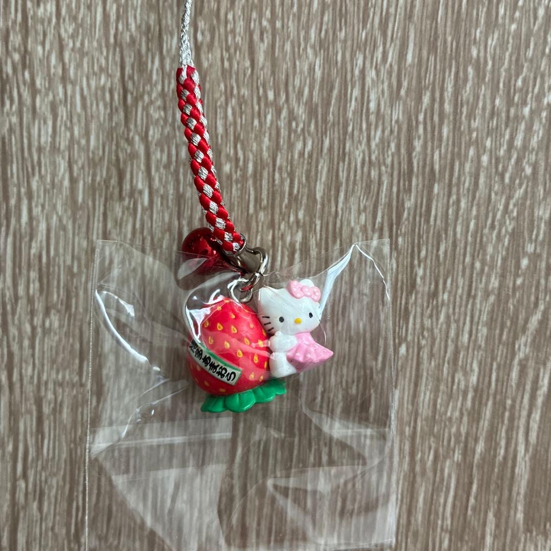 ご当地キティ ストラップ 福岡限定あまおうバージョン - メルカリ