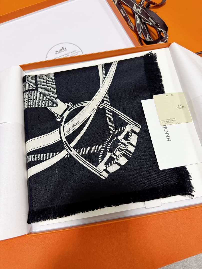 新作品　エルメス　HERMES カレH 80 《グラン・マネージュ》