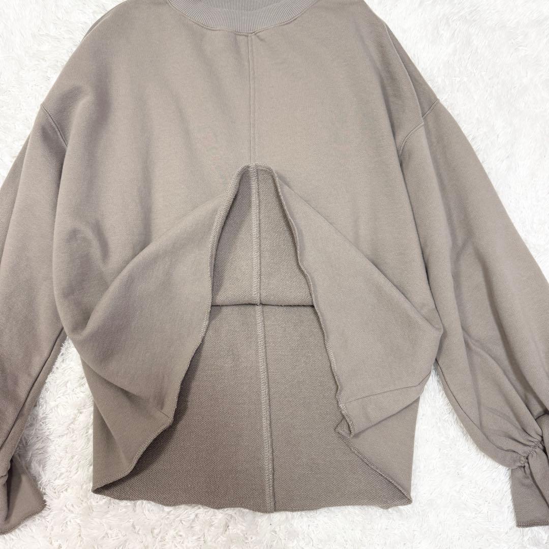 ビアズリー】☆近年☆袖口フリルトレーナー モカFREE - メルカリ