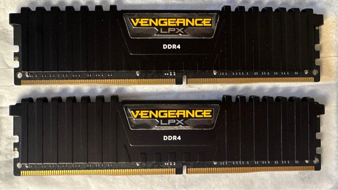 CORSAIR VENGEANCE LPX DDR4-2666 (8GB×2) VENGEANCE® LPX 16GB (2 x 8GB) DDR4 DRAM 2666MHz C16 Memory Kit - Black