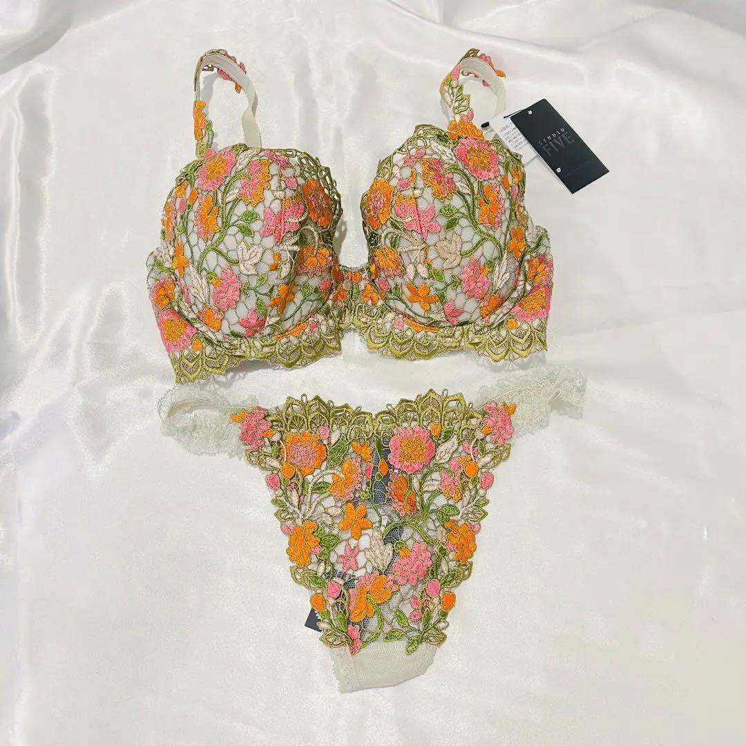 ワコール スタディオファイブ ブラE65 ショーツセット - メルカリ