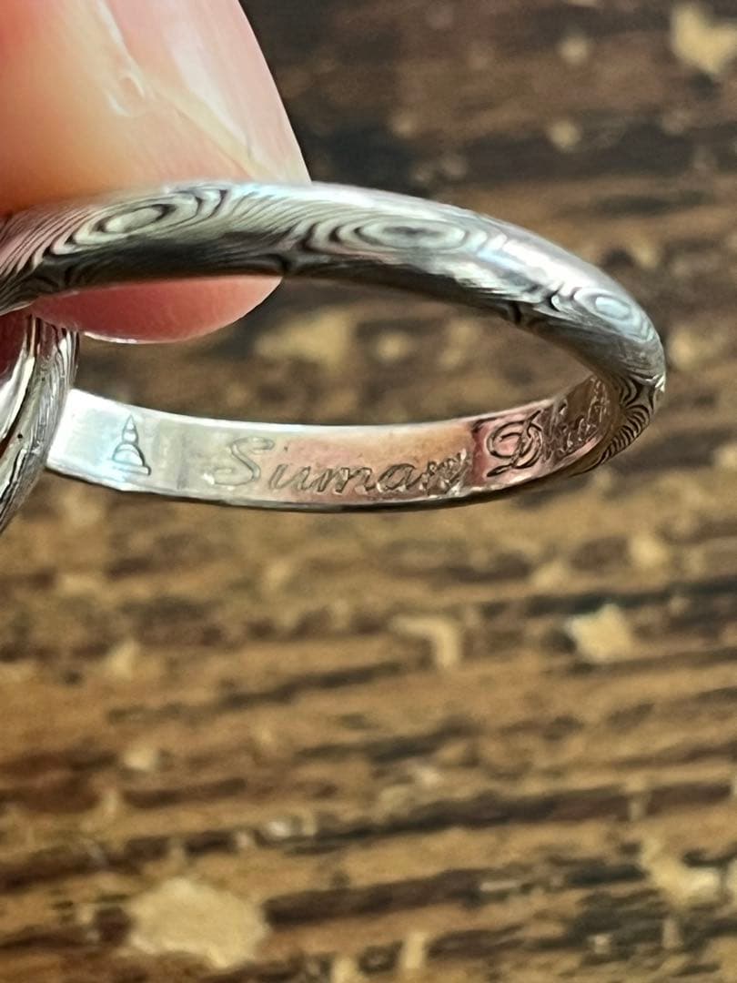 ○ Suman Dhakhwaスーマンダックワ 三連リング - メルカリ