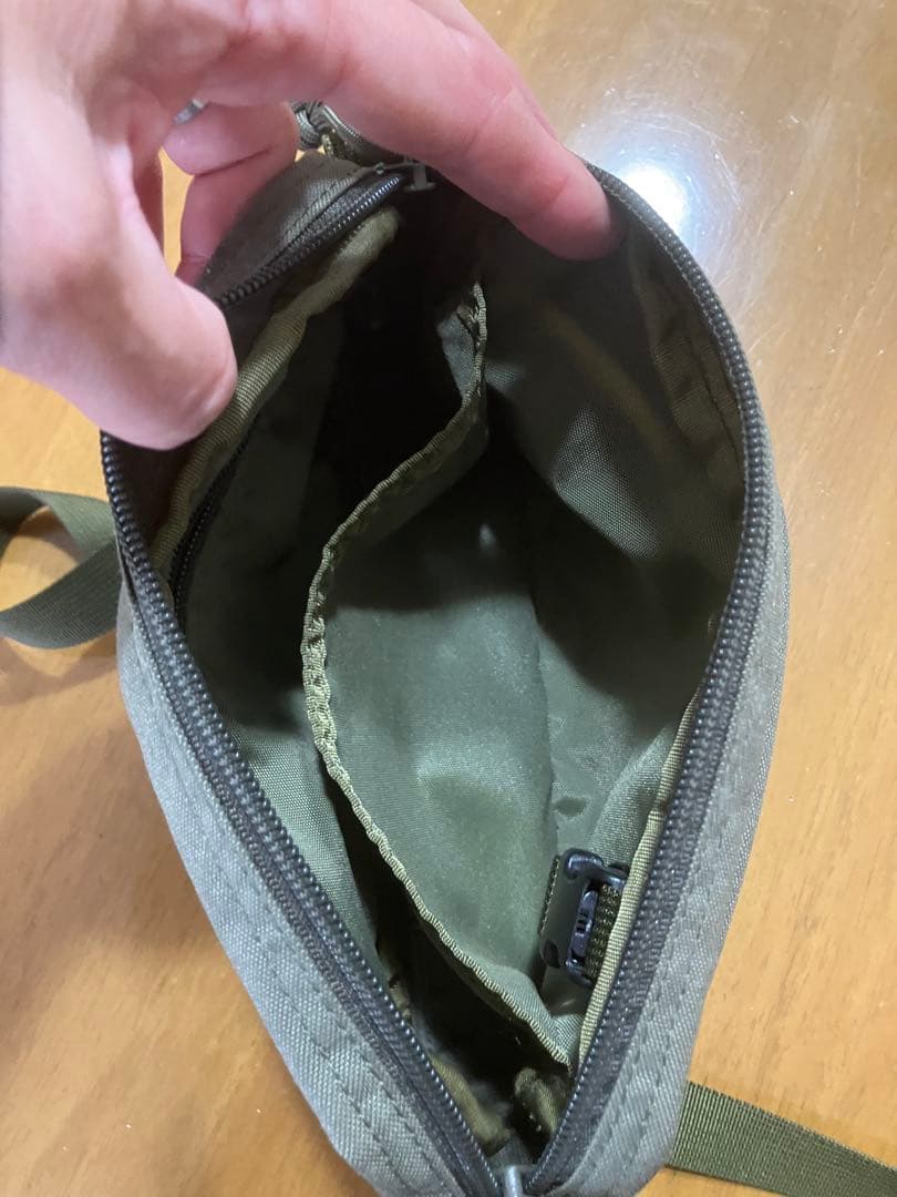 BRIEFING オリーブグリーン ショルダーバッグ - メルカリ