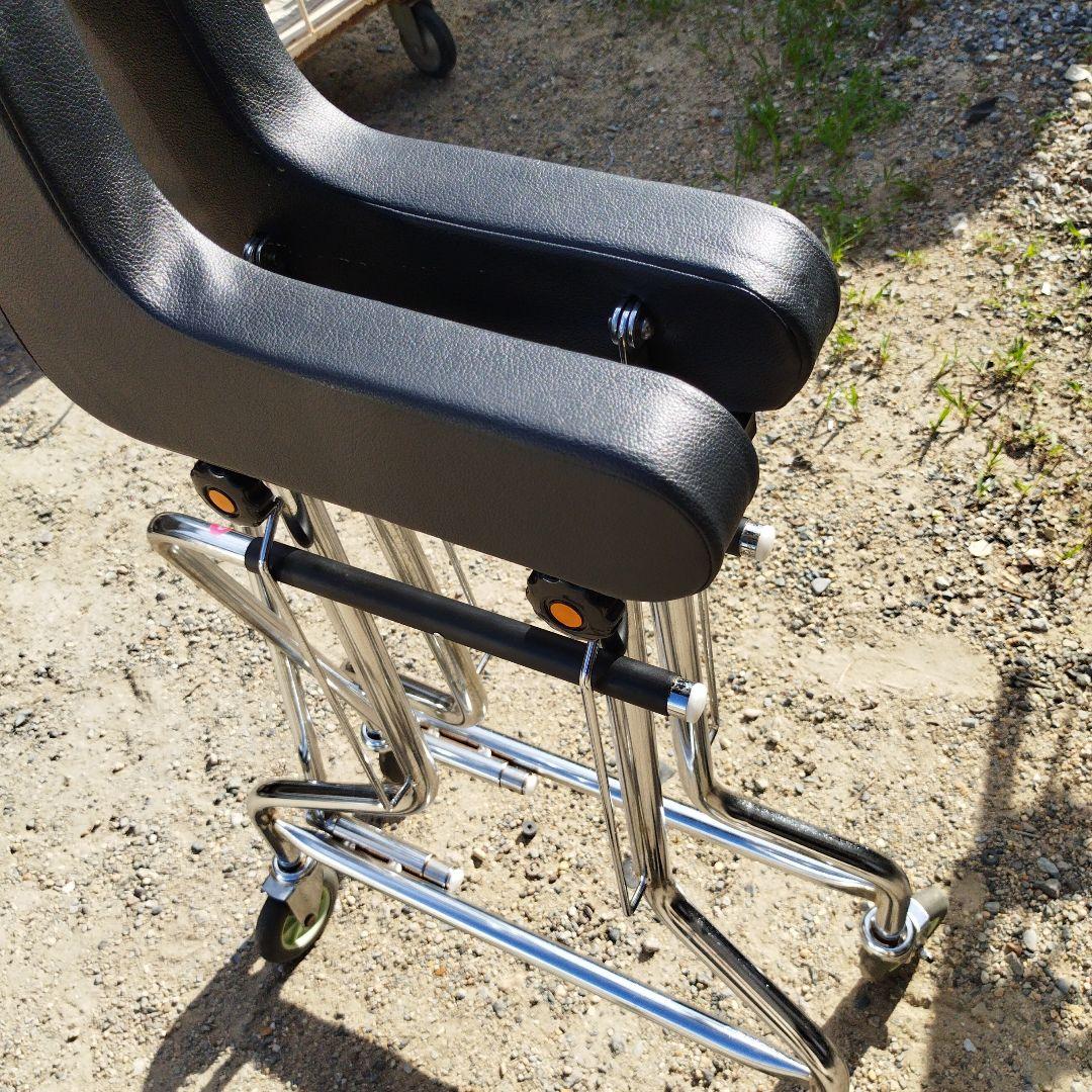 L字型ハンドルの歩行器