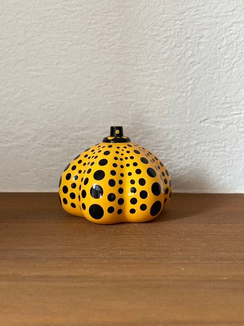 【美品】草間彌生 『yellow pumpkin』ぺーパーウェイト オブジェ 草間彌生 オブジェ [パンプキン(イエロー)]｜ラムフロム - アート