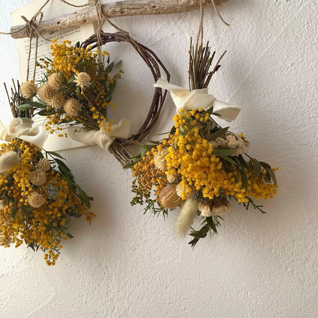 ドライフラワー スワッグ リース ミモザの流木ガーランド - メルカリ