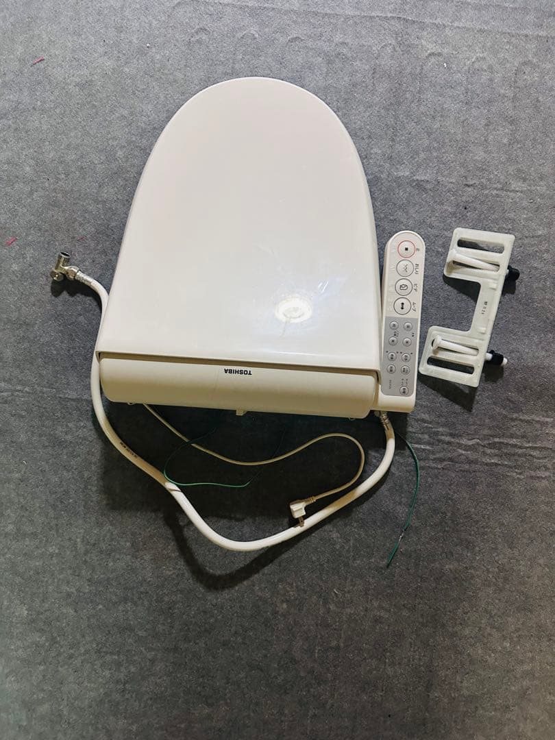 TOSHIBA 温水洗浄便座 SCS-T1775 - メルカリ