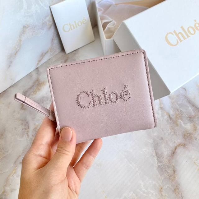 土日限定SALE‼️ クロエ 折り財布 SENSE センス 二つ折り シンプル Chloe（クロエ） 二つ折り財布 SENSE Compact Bi-Fold Wallet センス