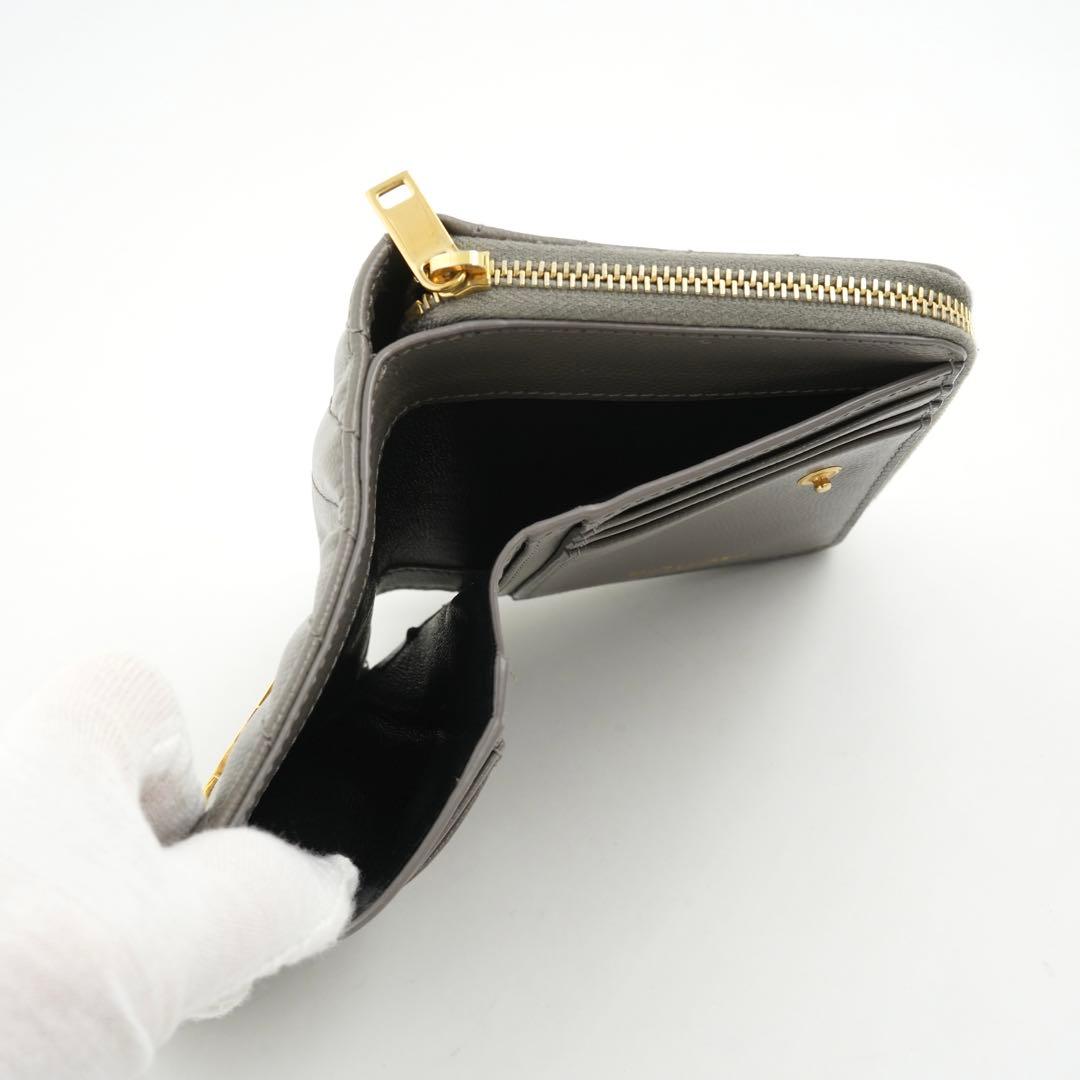 極上美品 サンローラン 二つ折り カサンドラ キャビアスキン Vステッチ