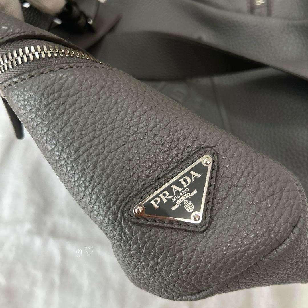 プラダ ヴィッテロダイノレザーロゴショルダーバッグ メッセンジャー