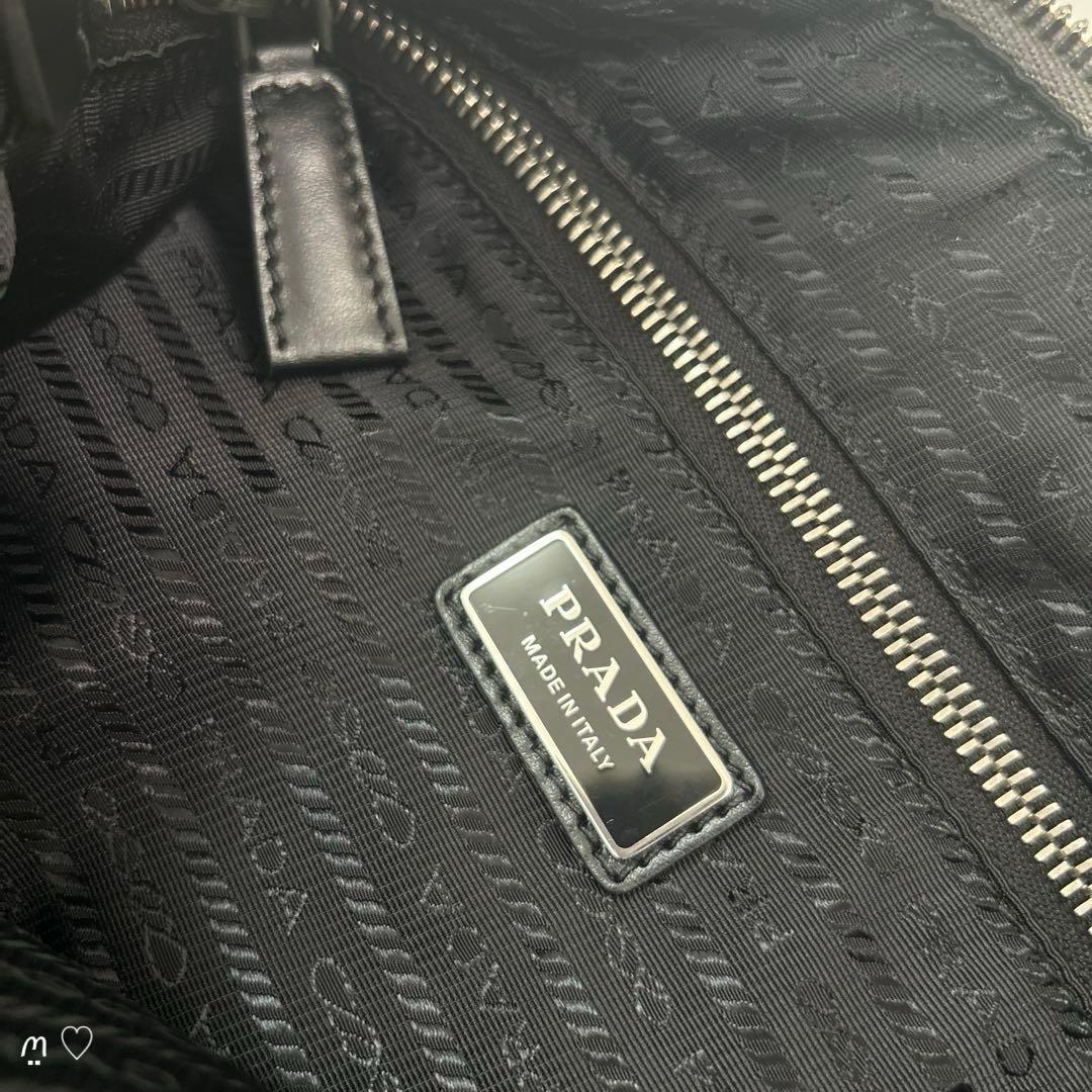 プラダ ヴィッテロダイノレザーロゴショルダーバッグ メッセンジャー