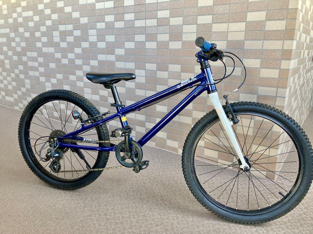 引取限定】 ヨツバサイクル 22インチ キャプテンネイビー - メルカリ