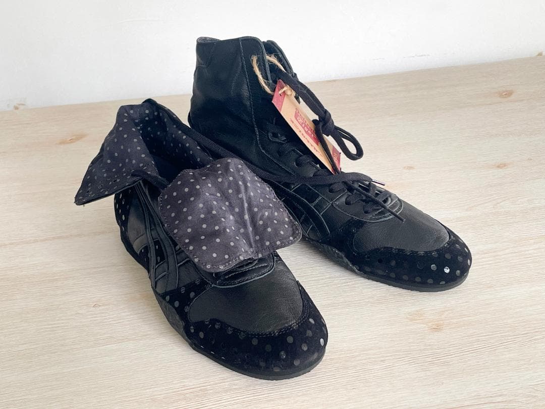 ドット☆オニツカタイガー☆23.5cm☆ハイカットスニーカー☆新品タグ付き