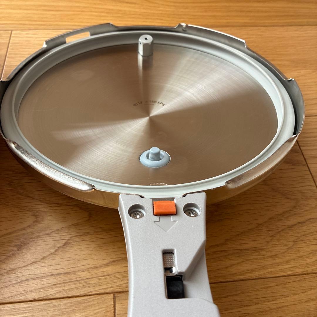 【新品・未使用】タッパーウェア　レインボークッカー　圧力鍋　4.5L