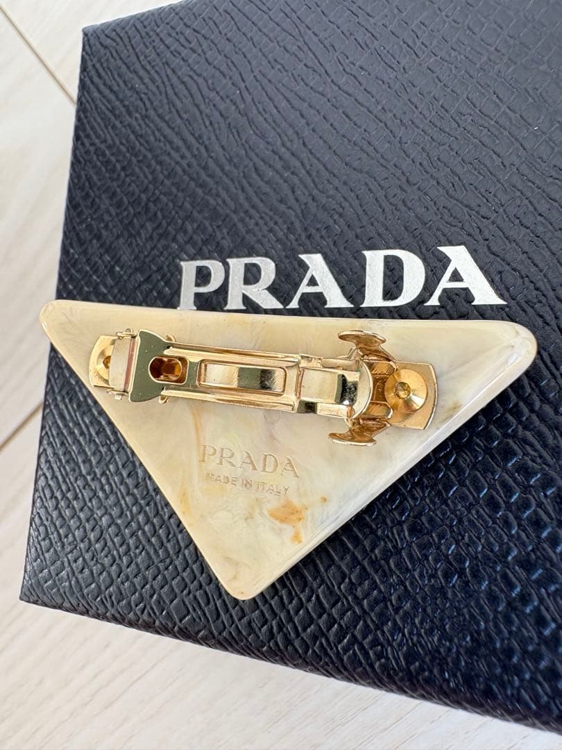 限定価格☆プラダ ヘアクリップ プレキシガラス アイボリー 完売色