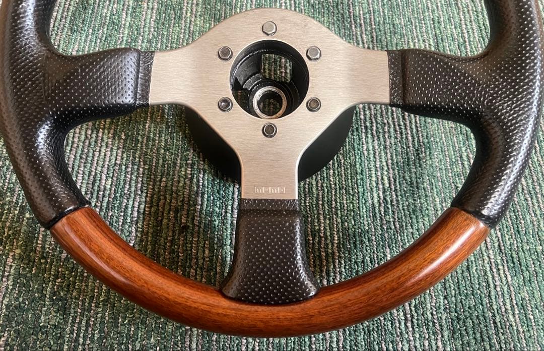 MOMOウッドステアリング。MADE IN ITALY。状態良好、 - メルカリ