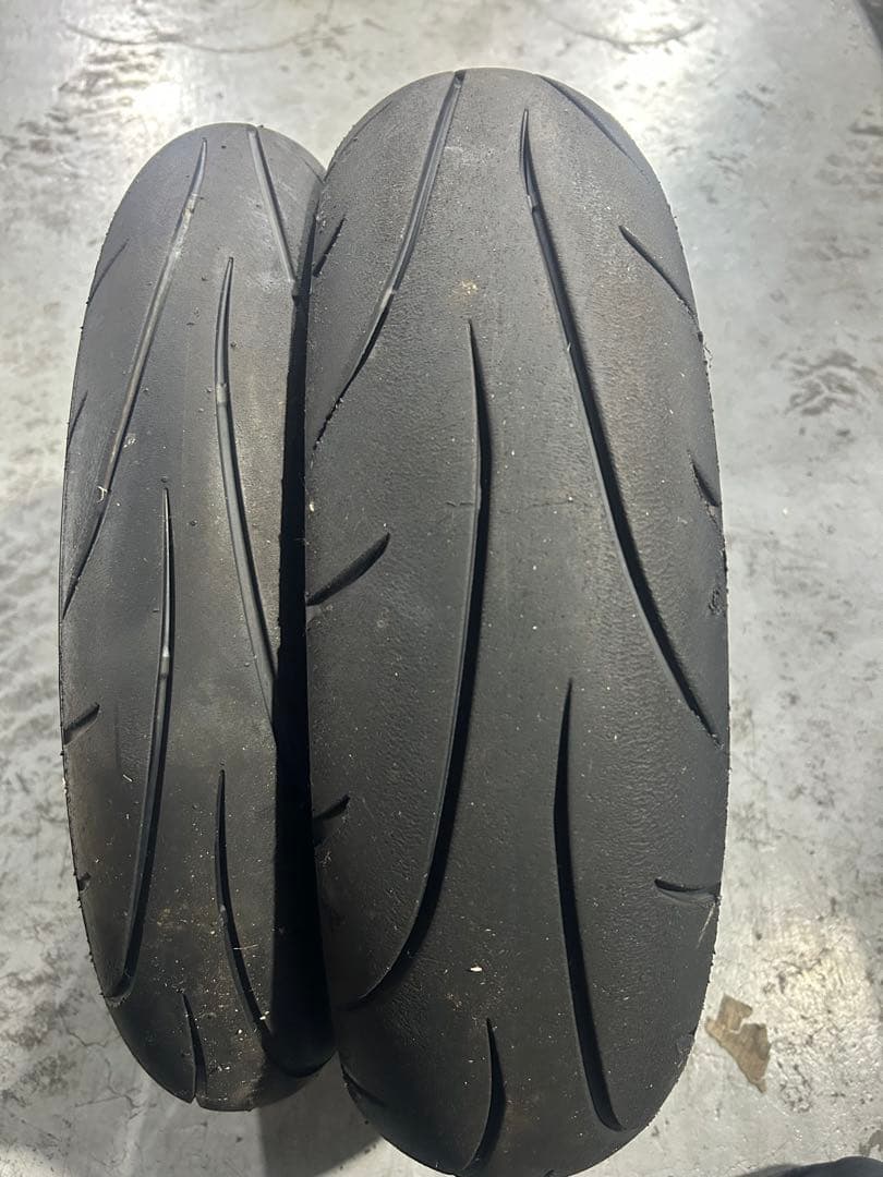 Q-Lite前後2本セット 送料無料！ DUNLOP タイヤ SPORTMAX Q-LITE | 前後セット - 輸入バイクパーツ卸