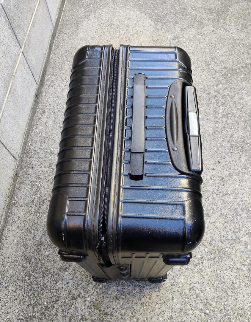 【希少２輪】RIMOWA　リモワ　サルサ　63L　中型　 851.63　廃盤 希少】リモワ サルサ 63L 2輪 キャリーケース ブラック 黒 - メルカリ