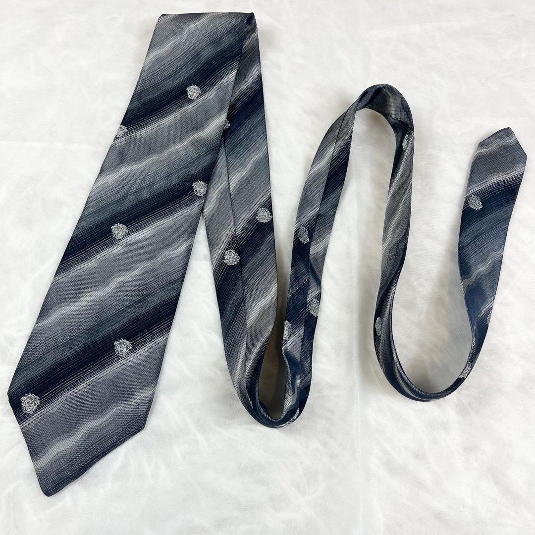 美品 ジャンニヴェルサーチ ネクタイ メデューサ柄 シルク100