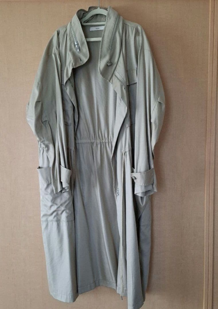 井川遥Heroto ベージュ ノーカラー ロングジャケット