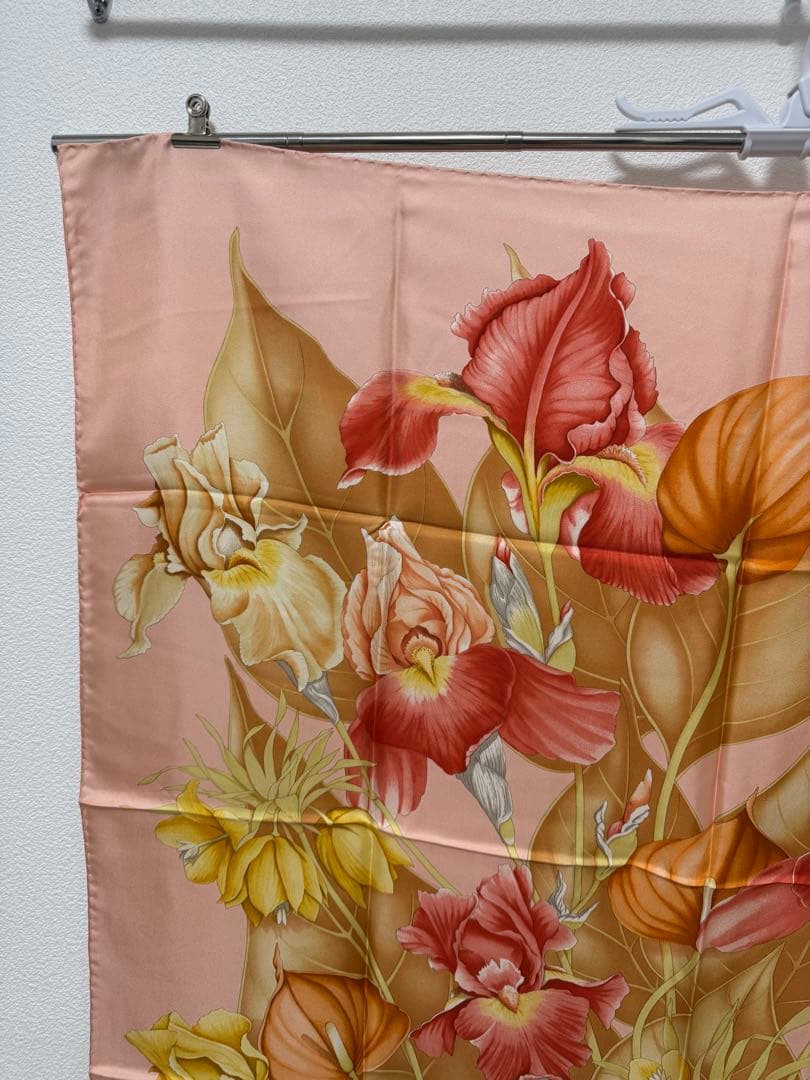Salvatore Ferragamo 花柄シルク スカーフ ピンク カレ90 - メルカリ