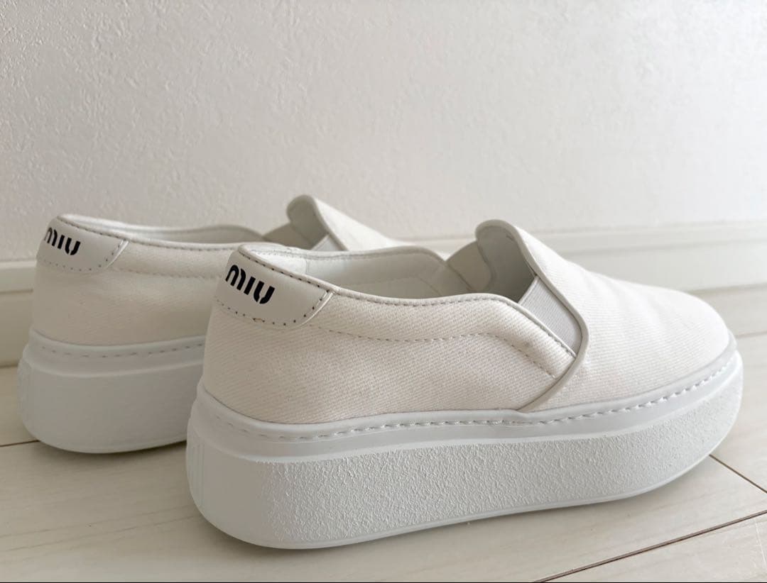miumiu ミュウミュウ　スリッポン　スニーカー　23.0cm ホワイト　白