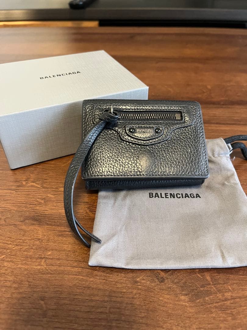 BALENCIAGA ブラック　三つ折り財布　ミニ財布　レザー BALENCIAGA ☆バレンシアガ ミニウォレット 三つ折り財布