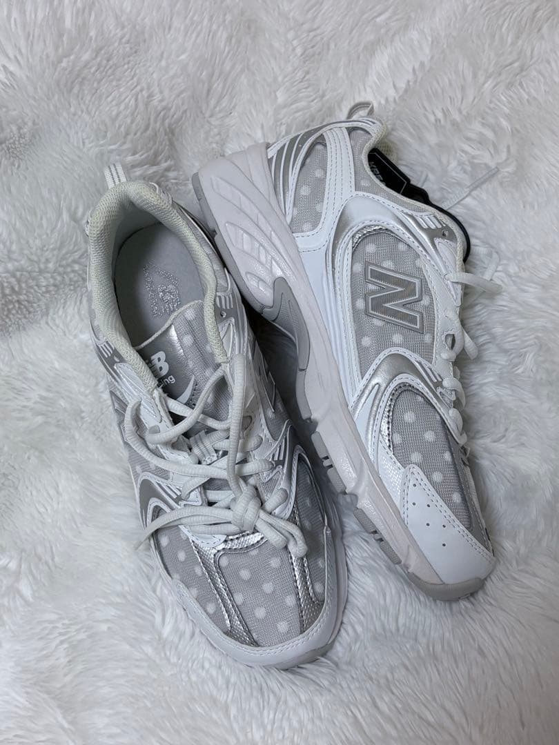 【新品】ニューバランス 530 シルバーメタリック ポルカドット 24.5cm