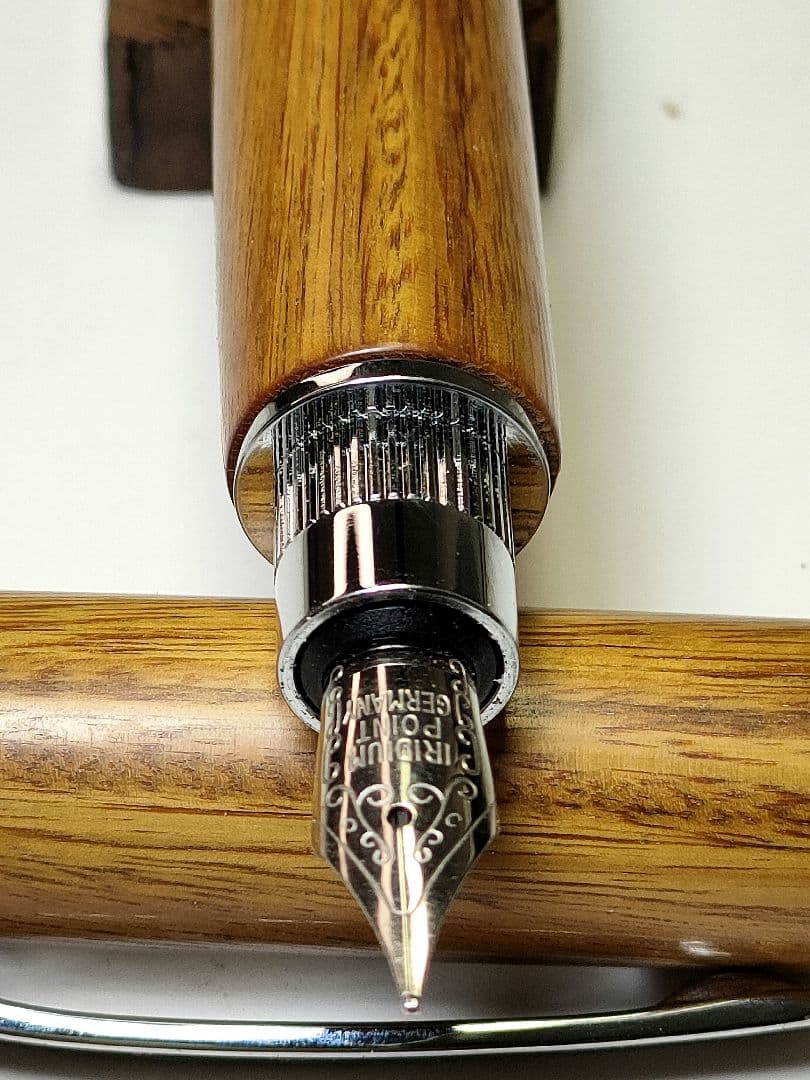 世界で一番硬い木【リグナムバイタ】グラデュエイト万年筆 - メルカリ