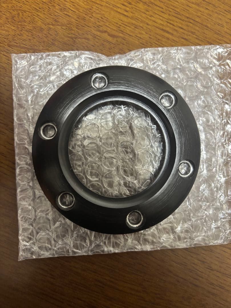 momo ブラックカーボンファイバースポーツステアリングハンドル35φ